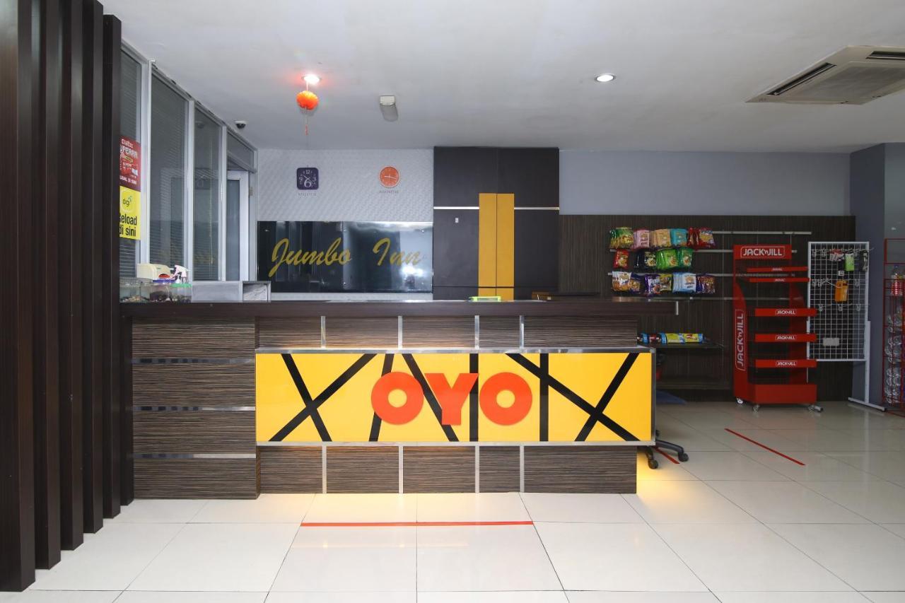 Oyo 90136 Jumbo Inn Кучинг Екстериор снимка