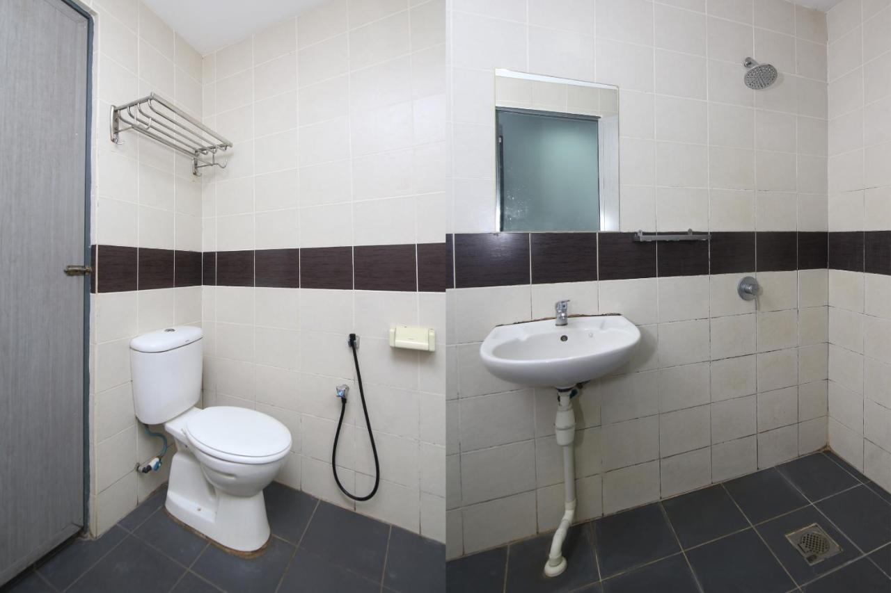 Oyo 90136 Jumbo Inn Кучинг Екстериор снимка