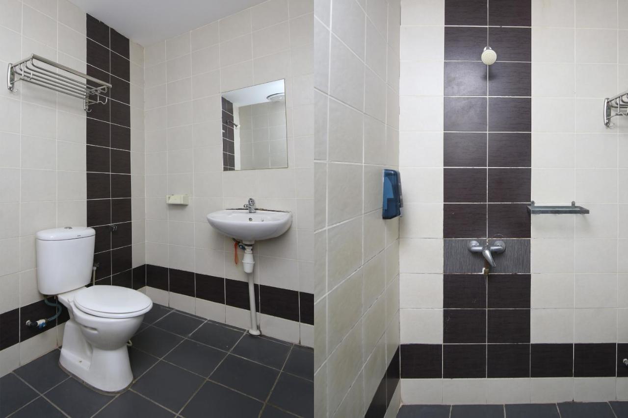 Oyo 90136 Jumbo Inn Кучинг Екстериор снимка