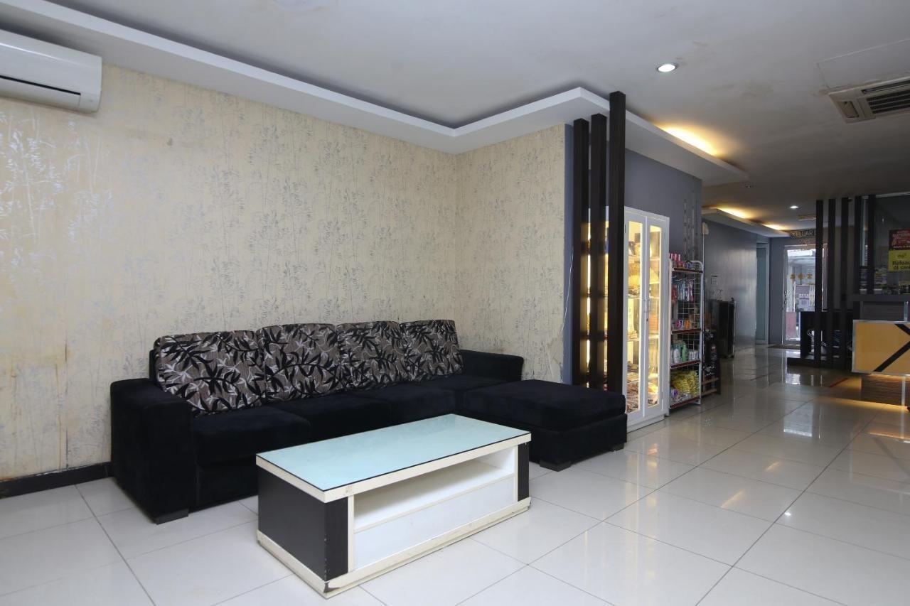 Oyo 90136 Jumbo Inn Кучинг Екстериор снимка